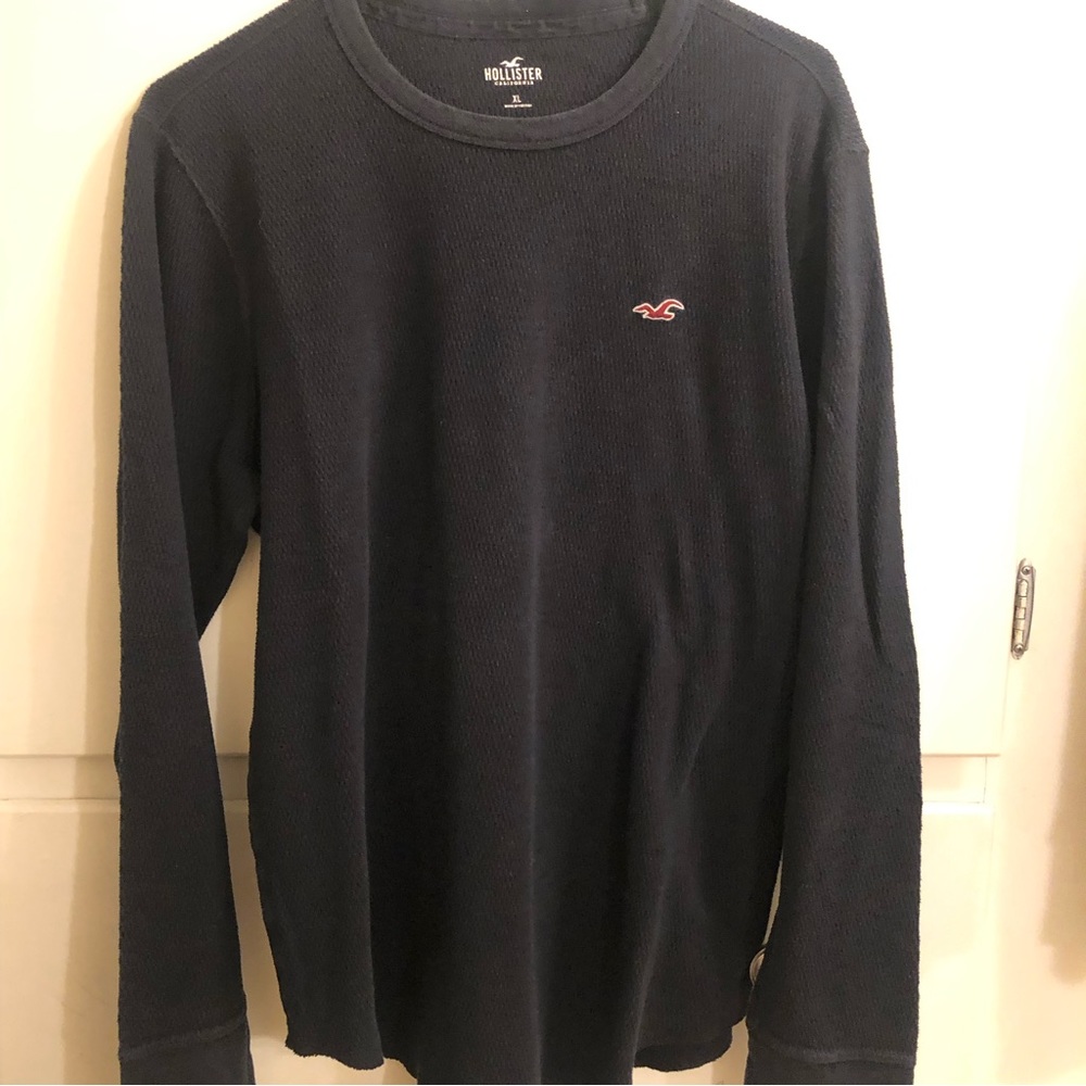 Hollister, XL men’s long sleeve, navy knit shirt, like new